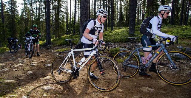 Fra det første året med egen cyclecross/gravel-klasse i selve Birkebeinerreittet i 2018. (Foto: Geir Olsen/Birken)
